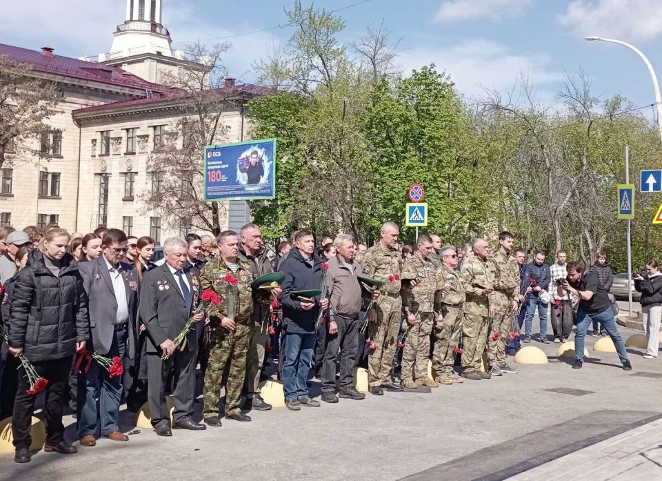 В обновленном сквере у мемориала "Героям-ликвидаторам аварии на ЧАЭС" состоялся митинг-реквием, приуроченный 40-й годовщине Чернобыльской катастрофы В обновленном сквере у мемориала "Героям-ликвидаторам аварии на ЧАЭС" состоялся митинг-реквием, приуроченный 40-й годовщине Чернобыльской катастрофы