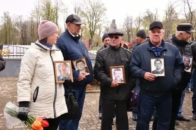 Свердловские полицейские отдали дань памяти ликвидаторам и жертвам аварии на ЧАЭС Свердловские полицейские отдали дань памяти ликвидаторам и жертвам аварии на ЧАЭС