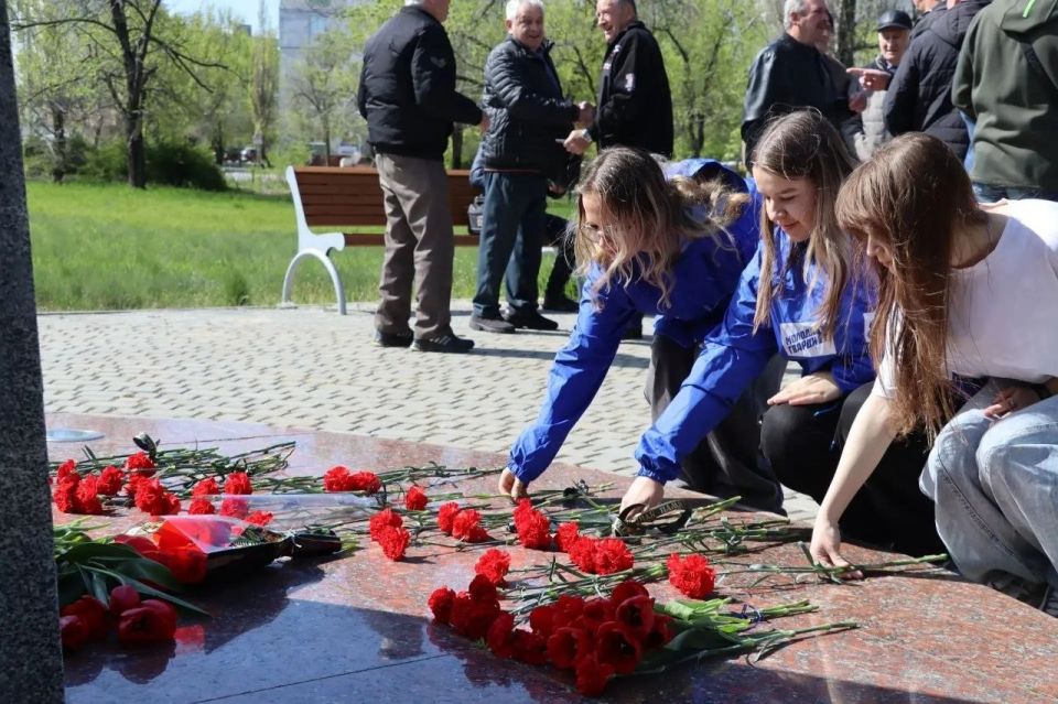 Подвиг во имя человечества: в Северодонецке единороссы почтили память героев-ликвидаторов аварии на ЧАЭС Подвиг во имя человечества: в Северодонецке единороссы почтили память героев-ликвидаторов аварии на ЧАЭС