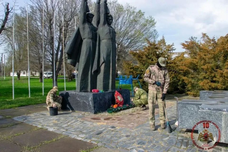 В преддверии Дня Победы росгвардейцы благоустраивают мемориалы героям Великой Отечественной войны в ДНР и ЛНР В преддверии Дня Победы росгвардейцы благоустраивают мемориалы героям Великой Отечественной войны в ДНР и ЛНР