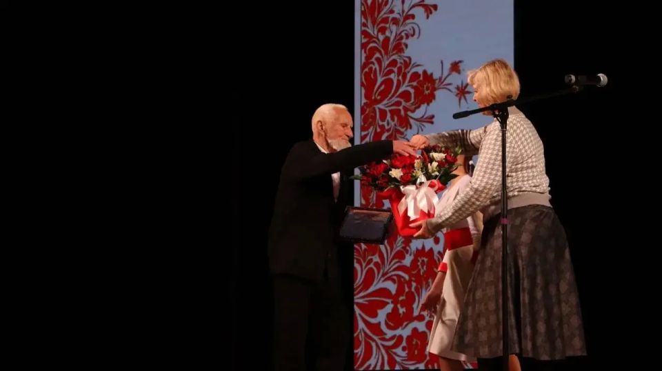 90 лет исполнилось выдающемуся луганскому балетмейстеру Василию Вакуленко 90 лет исполнилось выдающемуся луганскому балетмейстеру Василию Вакуленко