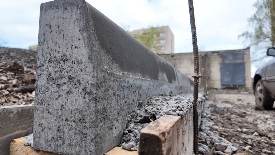 Строительная компания «Артстрой» продолжает комплексное благоустройство территории на улице Артема, 11 в Краснодоне Строительная компания «Артстрой» продолжает комплексное благоустройство территории на улице Артема, 11 в Краснодоне