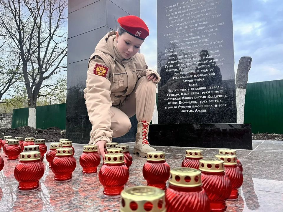 В Стаханове прошла акция «Свеча памяти» в честь 40-й годовщины Чернобыльской катастрофы В Стаханове прошла акция «Свеча памяти» в честь 40-й годовщины Чернобыльской катастрофы