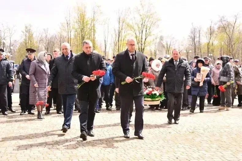 Свердловские полицейские отдали дань памяти ликвидаторам и жертвам аварии на ЧАЭС Свердловские полицейские отдали дань памяти ликвидаторам и жертвам аварии на ЧАЭС