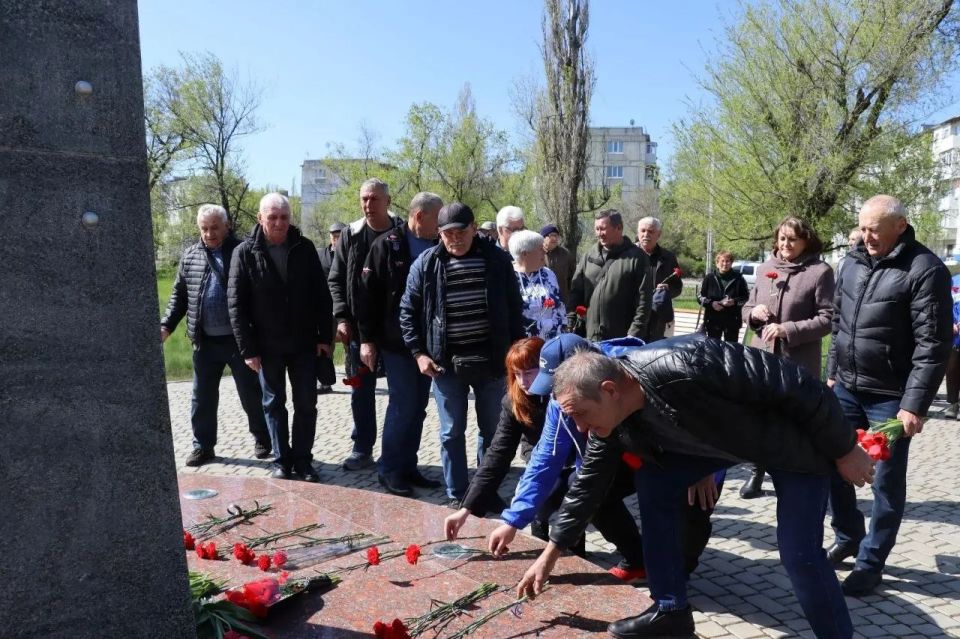 Подвиг во имя человечества: в Северодонецке единороссы почтили память героев-ликвидаторов аварии на ЧАЭС Подвиг во имя человечества: в Северодонецке единороссы почтили память героев-ликвидаторов аварии на ЧАЭС