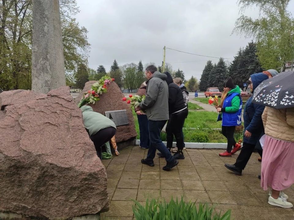 В Кременском МО состоялось трогательное мероприятие, посвященное Дню памяти жертв Чернобыльской катастрофы В Кременском МО состоялось трогательное мероприятие, посвященное Дню памяти жертв Чернобыльской катастрофы