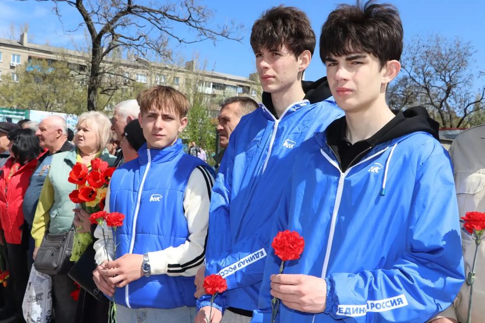 40 лет Чернобылю. Как в Стаханове открыли памятник нашим героям 40 лет Чернобылю. Как в Стаханове открыли памятник нашим героям