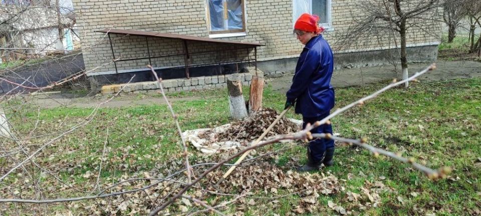 Активисты гуммиссии Молодежки Народного фронта присоединились к Всероссийскому субботнику в пгт Центральном Активисты гуммиссии Молодежки Народного фронта присоединились к Всероссийскому субботнику в пгт Центральном