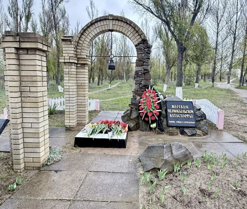 Выставка-память «Черная быль» ко Дню памяти Чернобыльской катастрофы Выставка-память «Черная быль» ко Дню памяти Чернобыльской катастрофы