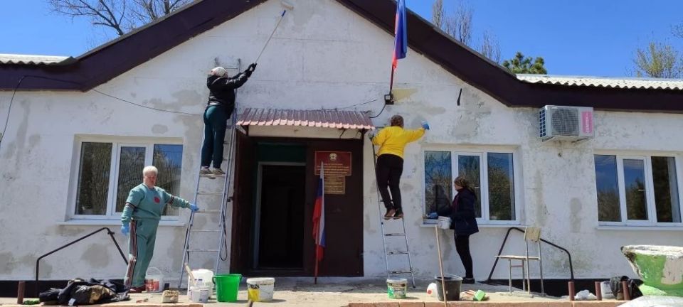 Активисты гуммиссии Молодежки Народного фронта присоединились к Всероссийскому субботнику в пгт Центральном Активисты гуммиссии Молодежки Народного фронта присоединились к Всероссийскому субботнику в пгт Центральном