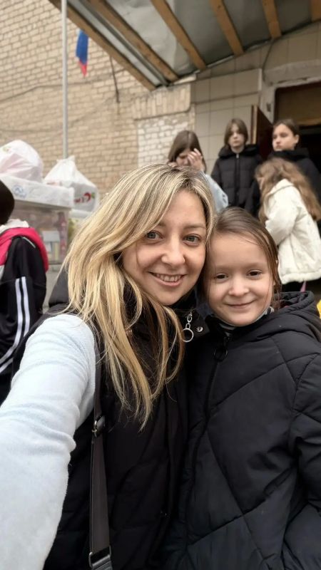 Депутат Совета городского округа, член "Союза женщин России" Брянковского отделения Татьяна Лондаренко в очередной раз передала гуманитарную помощь брянковской многодетной семье, Стахановской основной школе - интернат №2. ... Депутат Совета городского округа, член "Союза женщин России" Брянковского отделения Татьяна Лондаренко в очередной раз передала гуманитарную помощь брянковской многодетной семье, Стахановской основной школе - интернат №2. ...