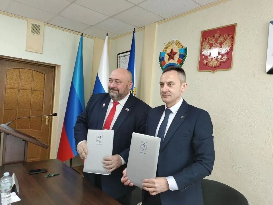 Сегодня в Администрации городского округа город Ровеньки заключено соглашение о партнерстве между представительными органами власти Сегодня в Администрации городского округа город Ровеньки заключено соглашение о партнерстве между представительными органами власти