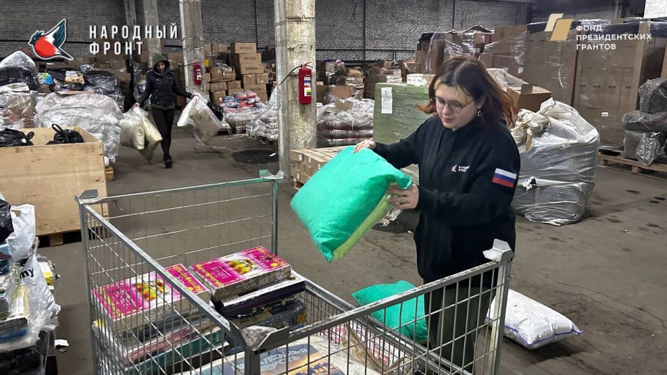 Активисты Молодёжки НФ провели продуктивный день на складе РИК НФ ЛНР Активисты Молодёжки НФ провели продуктивный день на складе РИК НФ ЛНР