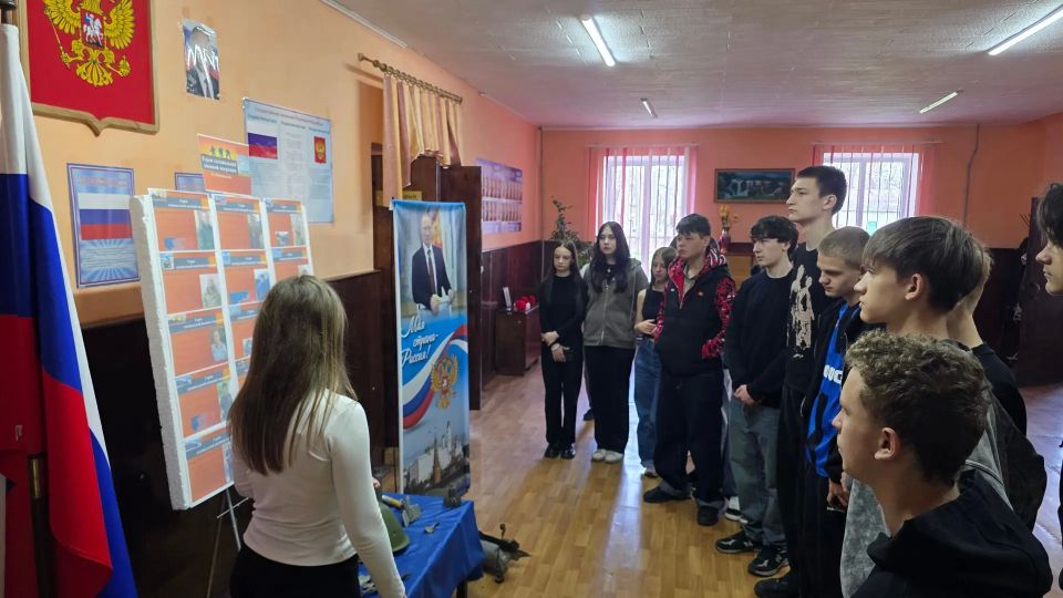 Информационный час ко Дню Воинской славы посвящённый участникам СВО «Гордимся славою героев» Информационный час ко Дню Воинской славы посвящённый участникам СВО «Гордимся славою героев»