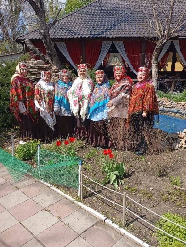 #дкленина #луганск. Замечательной концертной программой порадовали участники Народного вокального ансамбля "Стожары" Дворца культуры им. В.И. Ленина г. Луганска (руководитель Наталья Пацера) жителей пгт #дкленина #луганск. Замечательной концертной программой порадовали участники Народного вокального ансамбля "Стожары" Дворца культуры им. В.И. Ленина г. Луганска (руководитель Наталья Пацера) жителей пгт