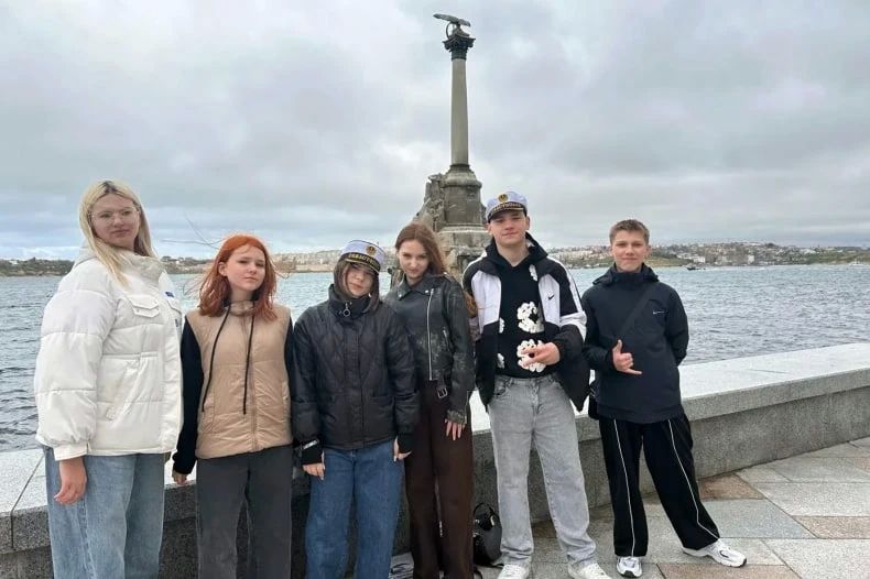 Победители «Премии Первых» проекта «Луганский характер» из Свердловска посетили Новый Херсонес Победители «Премии Первых» проекта «Луганский характер» из Свердловска посетили Новый Херсонес