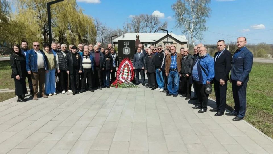Андрей Губарев: Принял участие в мероприятии, приуроченному к годовщине трагедии на Чернобыльской атомной электростанции и вручил благодарственное письмо Народного Совета ЛНР Ермакову Геннадию Викторовичу Андрей Губарев: Принял участие в мероприятии, приуроченному к годовщине трагедии на Чернобыльской атомной электростанции и вручил благодарственное письмо Народного Совета ЛНР Ермакову Геннадию Викторовичу