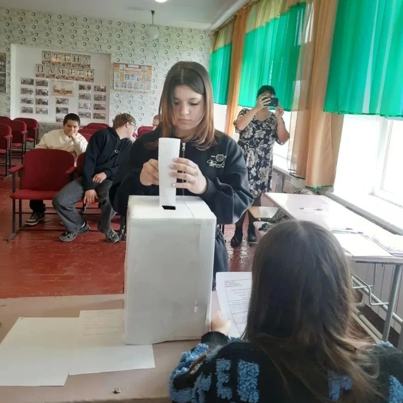 В Новопсковском округе продолжаются мероприятия ко Дню молодого избирателя В Новопсковском округе продолжаются мероприятия ко Дню молодого избирателя
