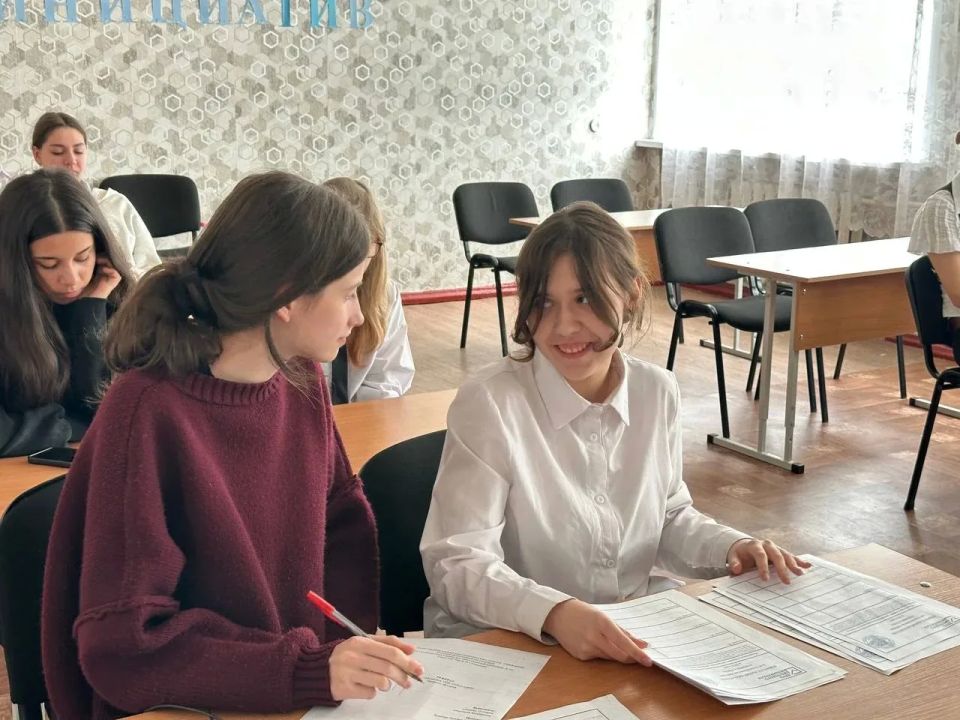 В стахановском УВК №29 прошла лекция «Просто о выборах» для будущих избирателей В стахановском УВК №29 прошла лекция «Просто о выборах» для будущих избирателей