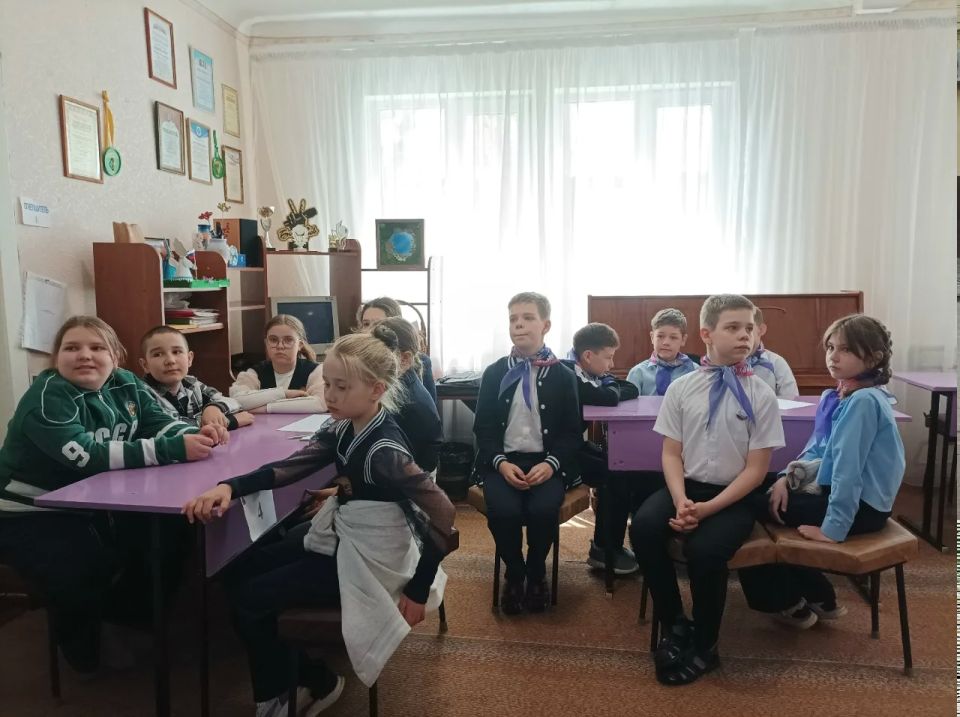 Интеллектуальная игра «Умные Орлята» прошла в Лутугинском доме детского и юношеского творчества Интеллектуальная игра «Умные Орлята» прошла в Лутугинском доме детского и юношеского творчества
