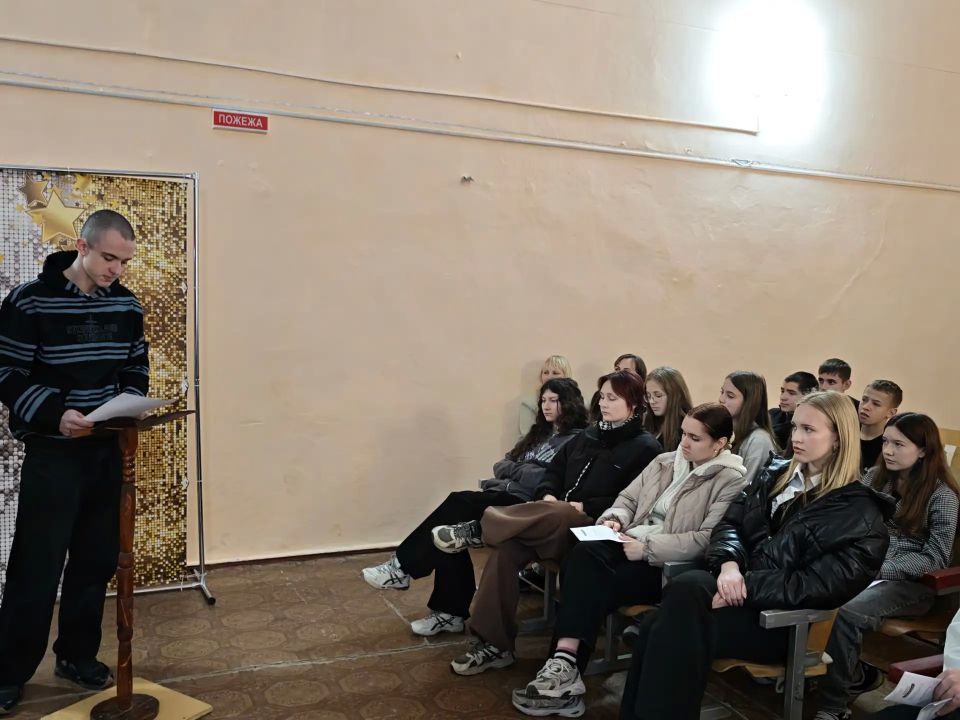 В Петровской школе Станично-Луганского района прошли лекция и деловая игра ко Дню молодого избирателя В Петровской школе Станично-Луганского района прошли лекция и деловая игра ко Дню молодого избирателя
