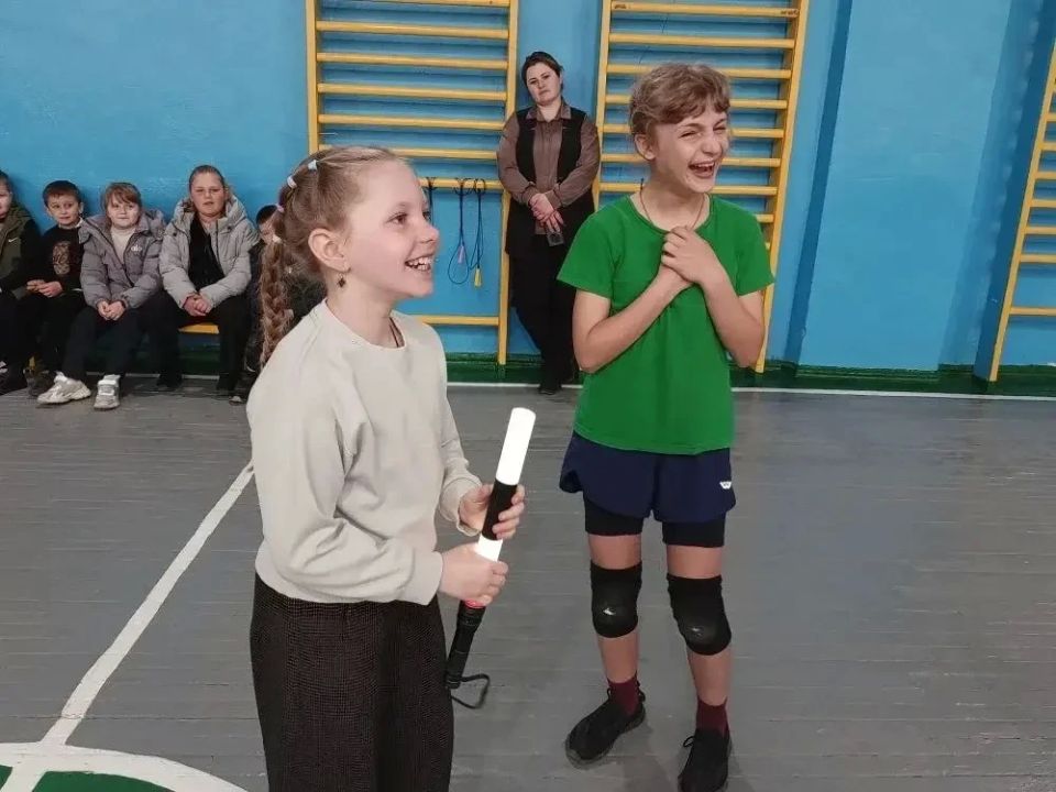 Единороссы и сотрудники ГИБДД провели для детей спортивные состязания «Безопасный старт» Единороссы и сотрудники ГИБДД провели для детей спортивные состязания «Безопасный старт»