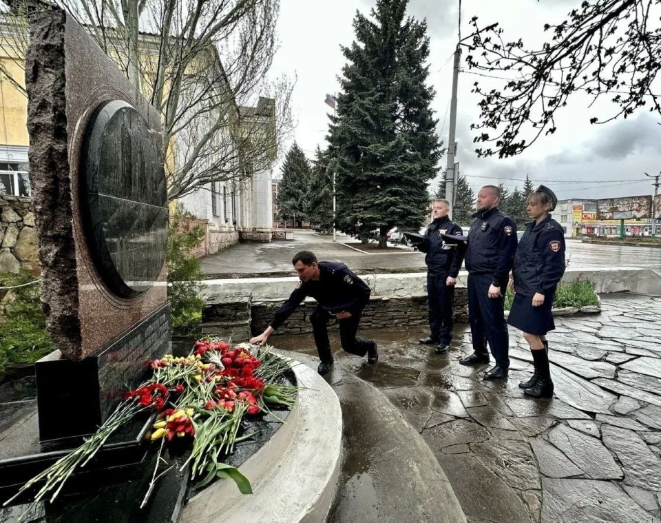 Правоохранители республики присоединились к памятным церемониям по случаю 40-й годовщины аварии на ЧАЭС Правоохранители республики присоединились к памятным церемониям по случаю 40-й годовщины аварии на ЧАЭС