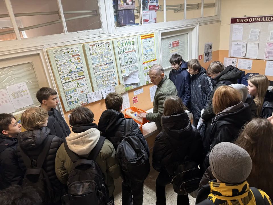 Школьники Алчевска побывали на профориентационной экскурсии в филиале Луганского центра медицины катастроф Школьники Алчевска побывали на профориентационной экскурсии в филиале Луганского центра медицины катастроф
