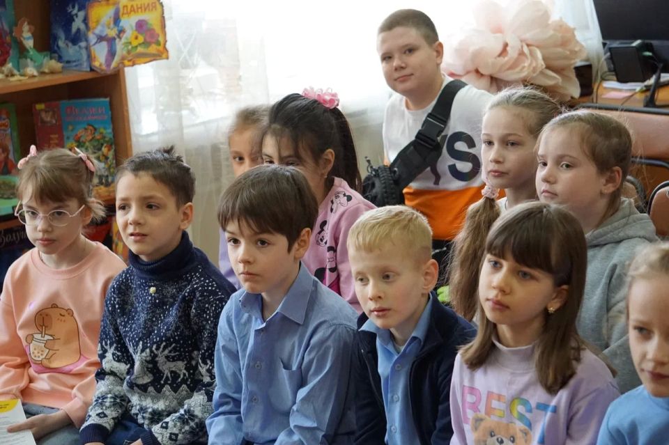 Волшебство слов и добра: в Луганской библиотеке для детей ожили сказки! Волшебство слов и добра: в Луганской библиотеке для детей ожили сказки!