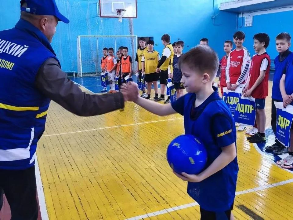 Актив Кировского ЛДПР провел спортивное мероприятие в честь Владимира Жириновского Актив Кировского ЛДПР провел спортивное мероприятие в честь Владимира Жириновского