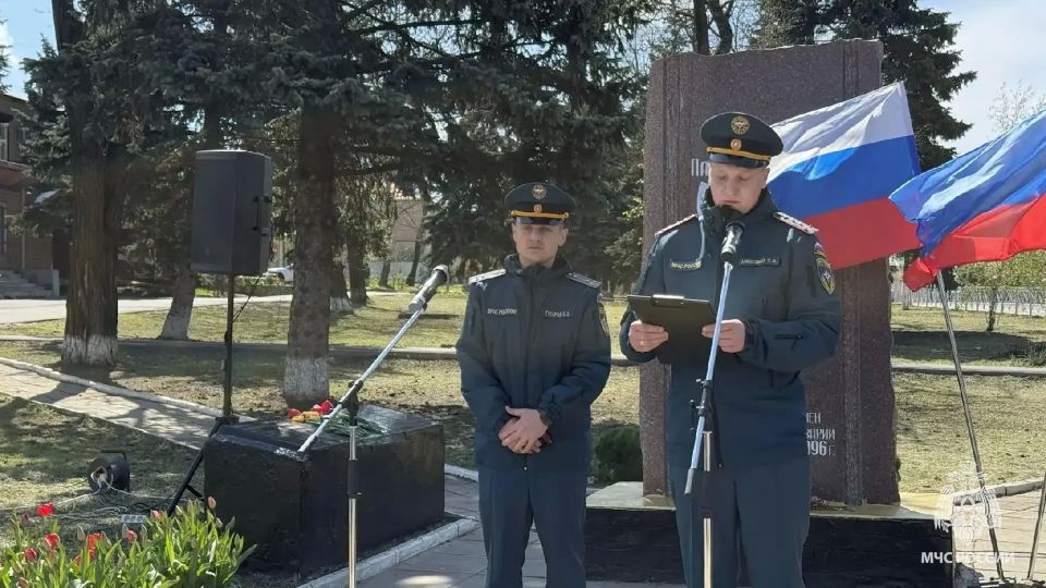 Сотрудники МЧС России приняли участие в митинге-реквиеме, посвященном 40-летию Чернобыльской трагедии Сотрудники МЧС России приняли участие в митинге-реквиеме, посвященном 40-летию Чернобыльской трагедии