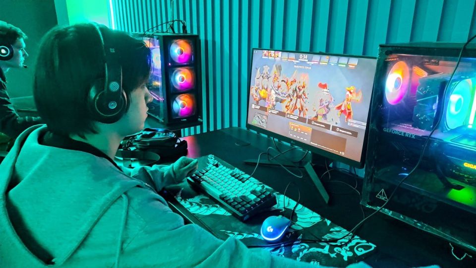 Алчевские студенты обыграли Вологду в кибербитве по DOTA2 Алчевские студенты обыграли Вологду в кибербитве по DOTA2