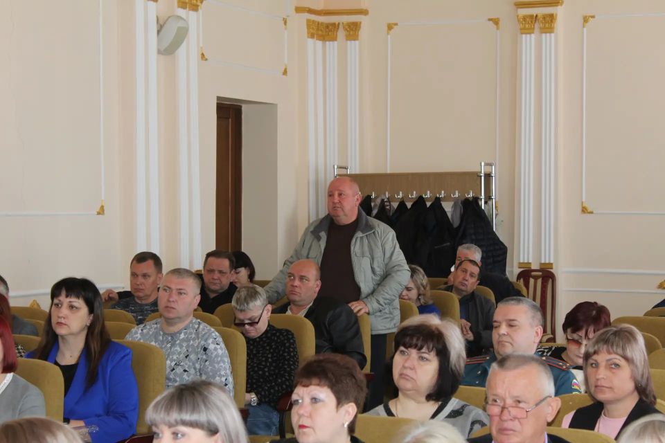 Сегодня провел расширенное аппаратное совещание с участием руководителей структурных подразделений Администрации, территориальных отделов, муниципальных предприятий, ресурсоснабжающих организаций, представителей... Сегодня провел расширенное аппаратное совещание с участием руководителей структурных подразделений Администрации, территориальных отделов, муниципальных предприятий, ресурсоснабжающих организаций, представителей...