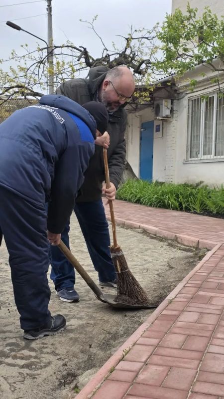 Работники ГБУ ЛНР «Система 112» приняли активное участие во Всероссийском субботнике Работники ГБУ ЛНР «Система 112» приняли активное участие во Всероссийском субботнике
