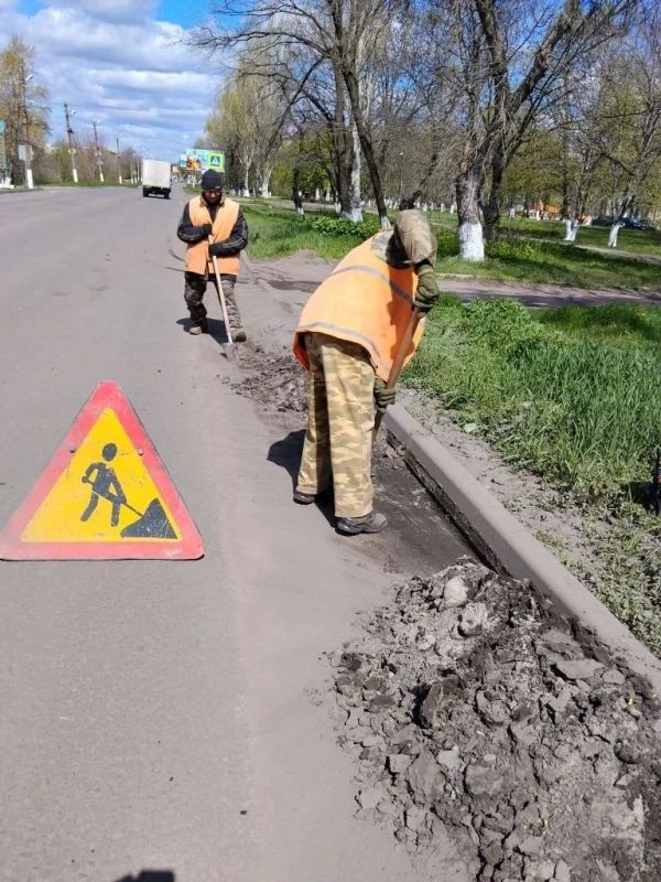 Чистота и безопасность на дорогах Ровенек: продолжается весенняя уборка и нанесение разметки! Чистота и безопасность на дорогах Ровенек: продолжается весенняя уборка и нанесение разметки!