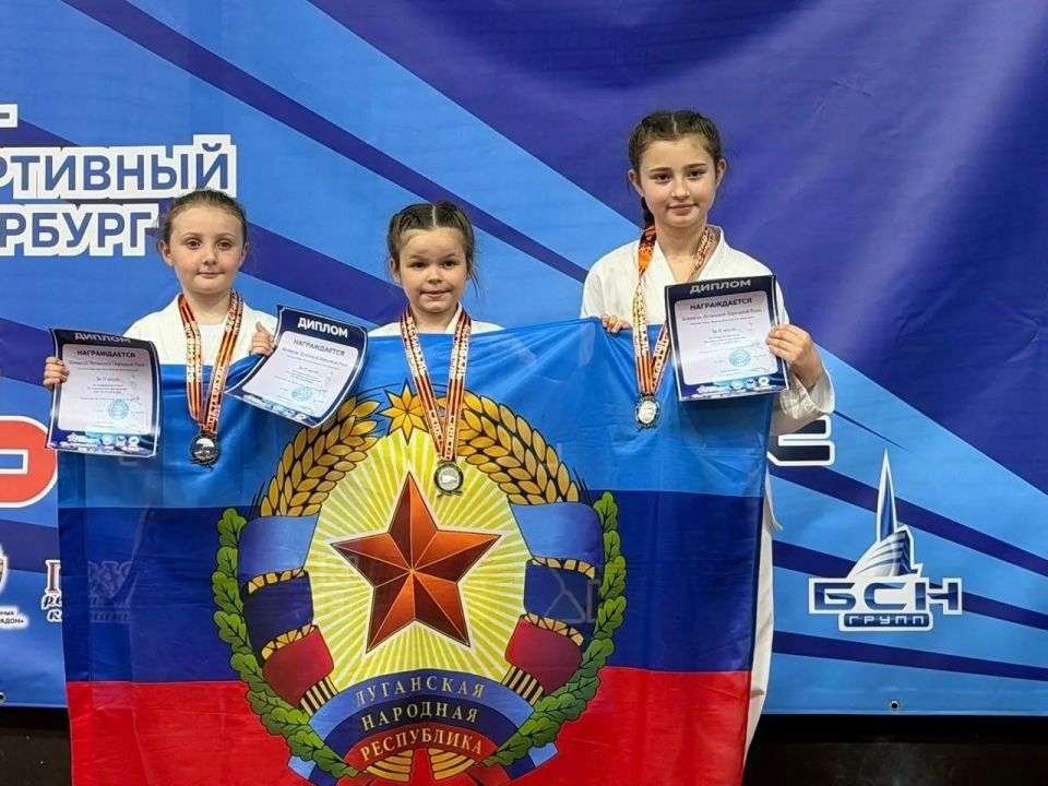 Лутугинские каратисты завоевали 13 медалей на всероссийских соревнованиях в Санкт-Петербурге Лутугинские каратисты завоевали 13 медалей на всероссийских соревнованиях в Санкт-Петербурге