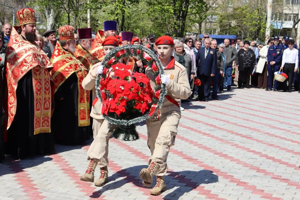 В Стаханове по народной программе «Единой России» благоустроили сквер у мемориала героям-чернобыльцам В Стаханове по народной программе «Единой России» благоустроили сквер у мемориала героям-чернобыльцам