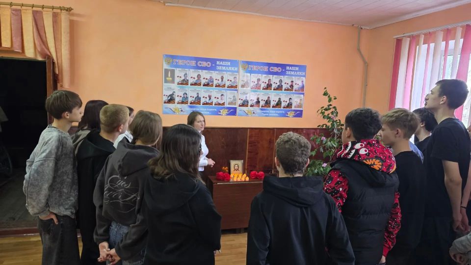 Информационный час ко Дню Воинской славы посвящённый участникам СВО «Гордимся славою героев» Информационный час ко Дню Воинской славы посвящённый участникам СВО «Гордимся славою героев»