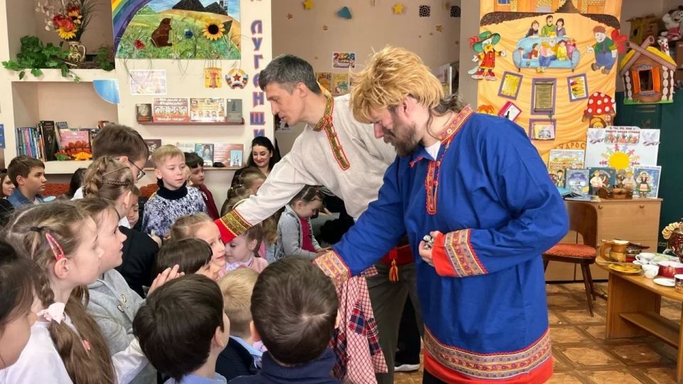 Волшебство слов и добра: в Луганской библиотеке для детей ожили сказки! Волшебство слов и добра: в Луганской библиотеке для детей ожили сказки!