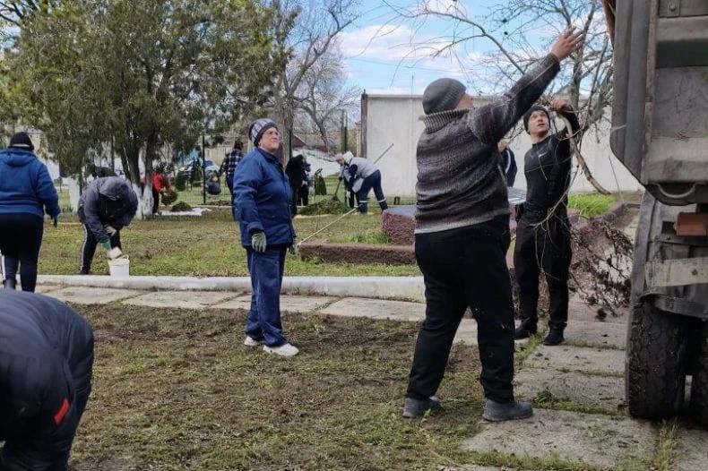 На территории Свердловского муниципалитета продолжается наведение санитарного порядка На территории Свердловского муниципалитета продолжается наведение санитарного порядка