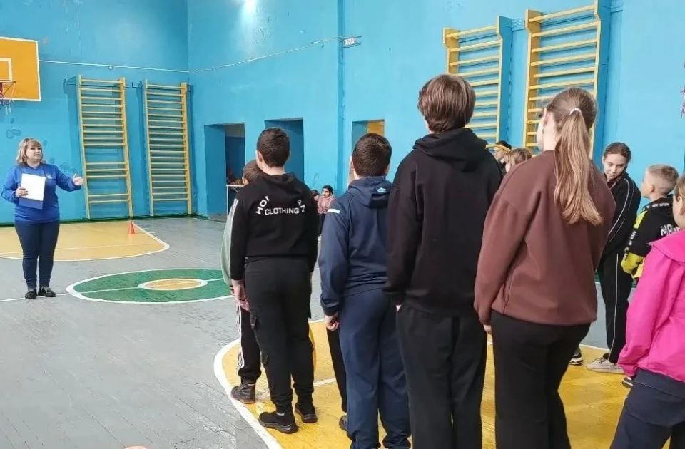 Единороссы и сотрудники ГИБДД провели для детей спортивные состязания «Безопасный старт» Единороссы и сотрудники ГИБДД провели для детей спортивные состязания «Безопасный старт»
