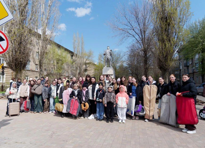Коллектив из Молодогвардейска принял участие в V ежегодном фестивале танца в рамках Года единства народов России Коллектив из Молодогвардейска принял участие в V ежегодном фестивале танца в рамках Года единства народов России