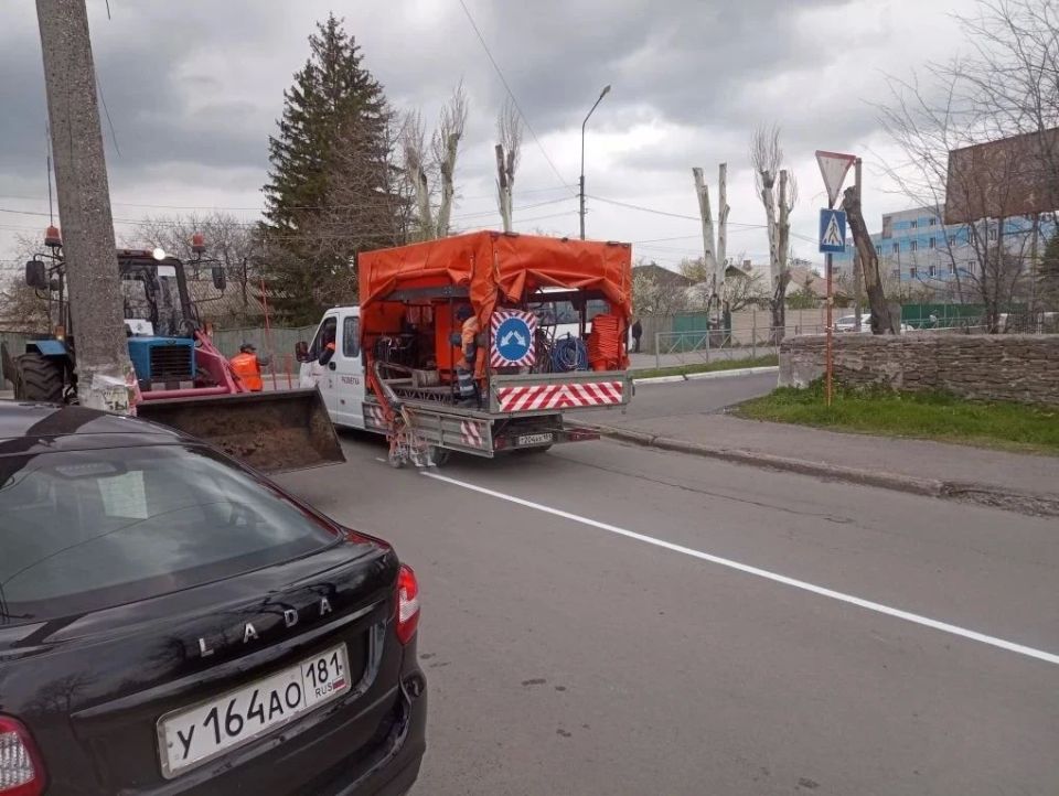 Чистота и безопасность на дорогах Ровенек: продолжается весенняя уборка и нанесение разметки! Чистота и безопасность на дорогах Ровенек: продолжается весенняя уборка и нанесение разметки!