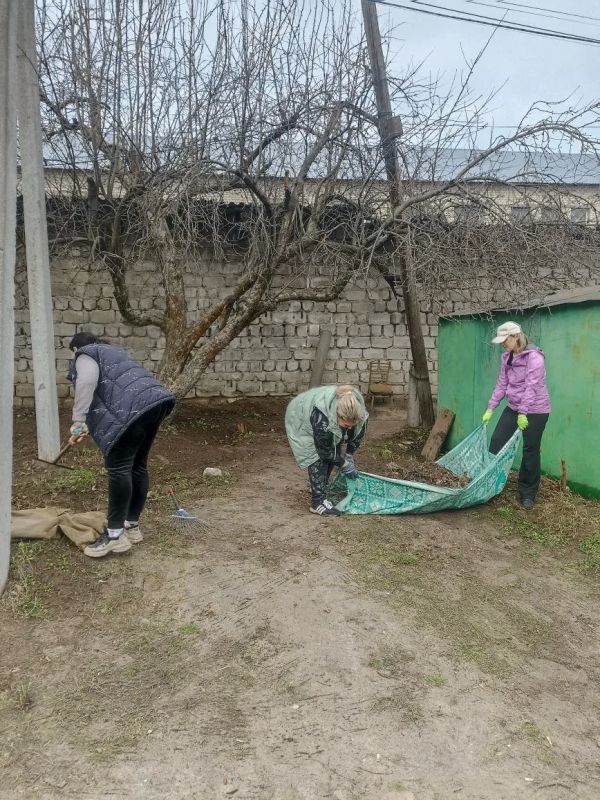 Коллектив Минюста ЛНР присоединился ко Всероссийскому субботнику Коллектив Минюста ЛНР присоединился ко Всероссийскому субботнику