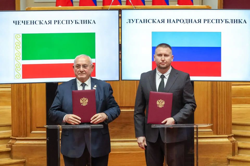 Денис Мирошниченко подписал соглашения о сотрудничестве с парламентами Чеченской Республики и Ивановской области Денис Мирошниченко подписал соглашения о сотрудничестве с парламентами Чеченской Республики и Ивановской области