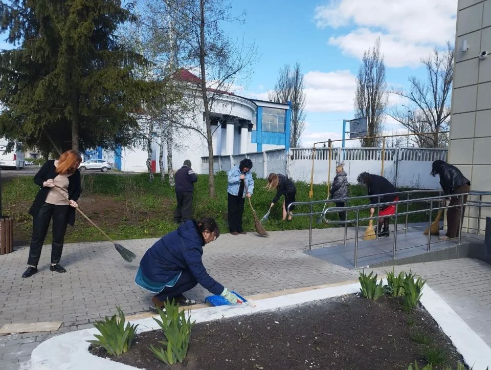 Коллектив Минюста ЛНР присоединился ко Всероссийскому субботнику Коллектив Минюста ЛНР присоединился ко Всероссийскому субботнику