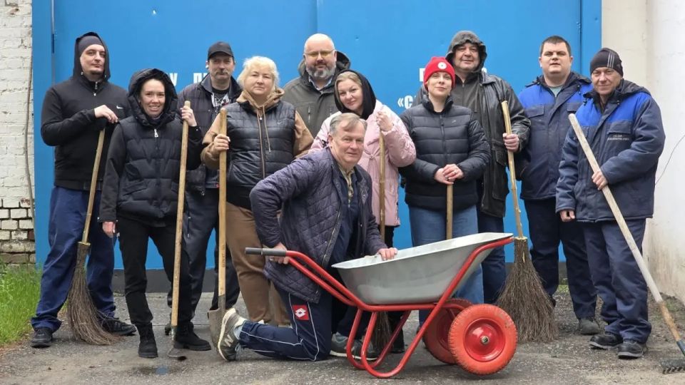 Работники ГБУ ЛНР «Система 112» приняли активное участие во Всероссийском субботнике Работники ГБУ ЛНР «Система 112» приняли активное участие во Всероссийском субботнике