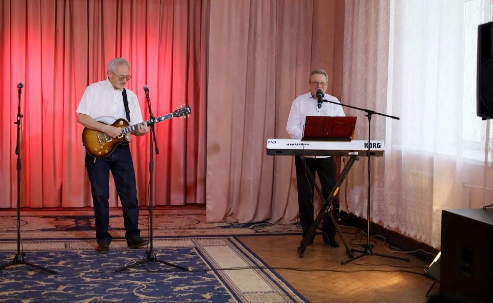 В Краснолучском ДК им. В.И. Ленина отметили 80-летие композитора Юрия Антонова В Краснолучском ДК им. В.И. Ленина отметили 80-летие композитора Юрия Антонова