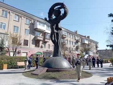 ��� �������: � ����������� ������ � ��������� "������-������������ ������ �� ����" ��������� ������-�������, ������������ 40-� ��������� ������������� ����������