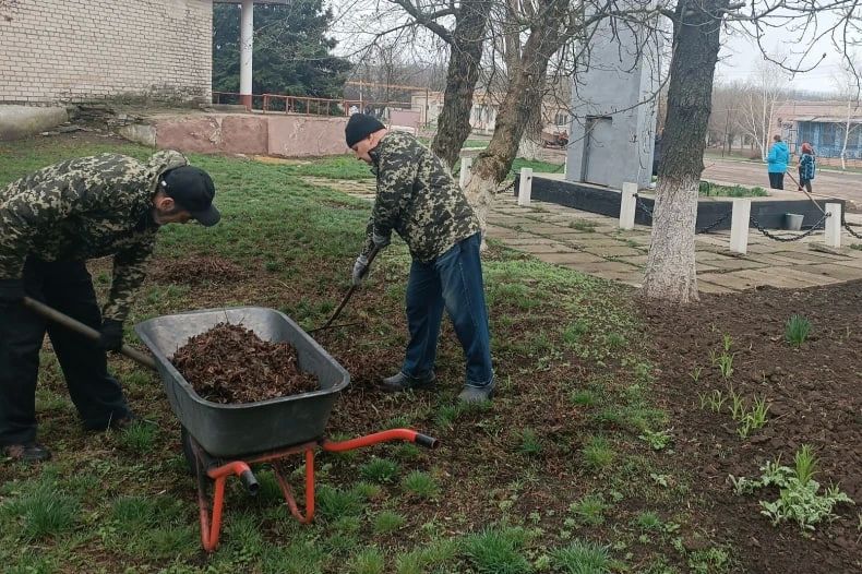 На территории Свердловского муниципалитета продолжается наведение санитарного порядка На территории Свердловского муниципалитета продолжается наведение санитарного порядка